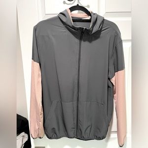 Women’s Vuori shell jacket. Yoga Pilates trainer jacket